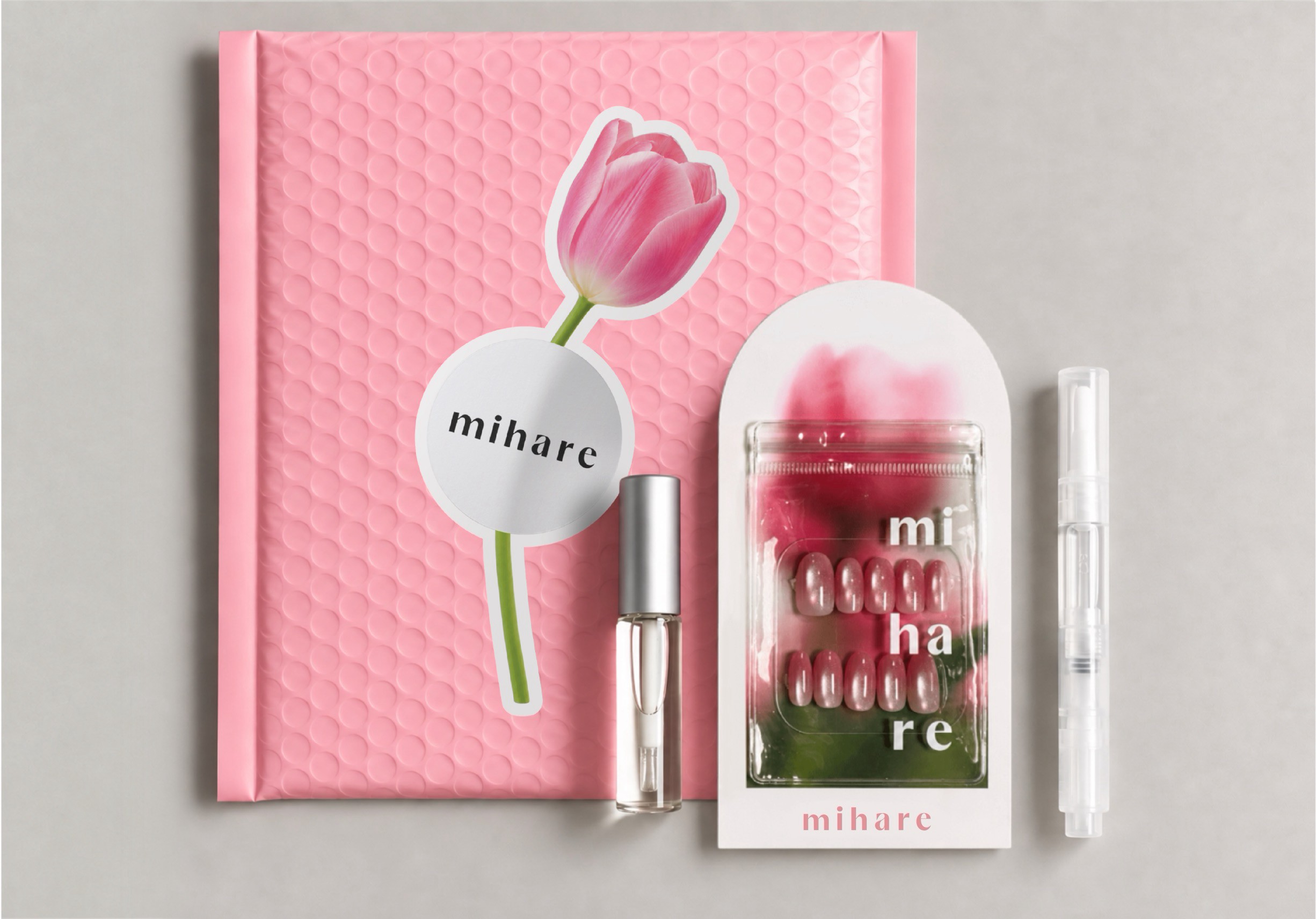 mihareのお届けキット。ネイルチップ、グルー、リムーバーがセットになっています